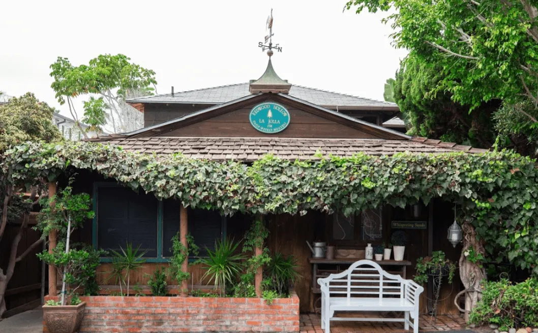 Redwood Hollow Cottages - Exterior view
